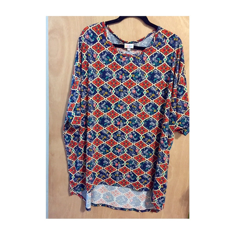 Two Comfy LuLaRoe tops size 3XL